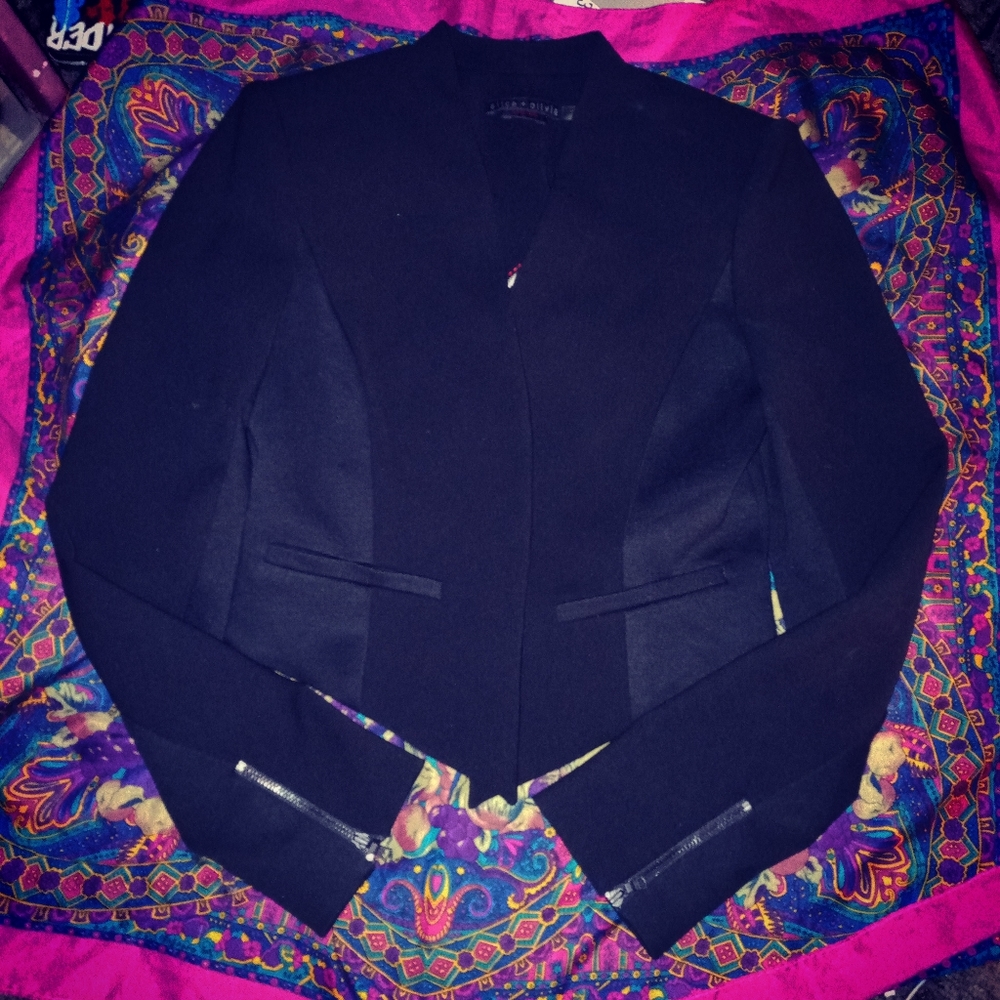 Alice + Olivia black cropped jacket employed